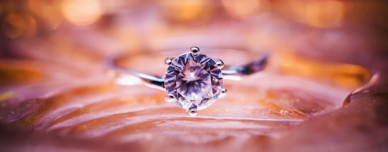 How to Buy an Engagement Ring Online: A Complete Guide to Finding the Right Diamond