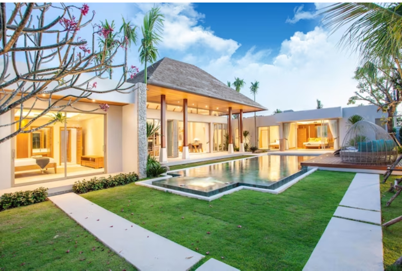 luxury property auction