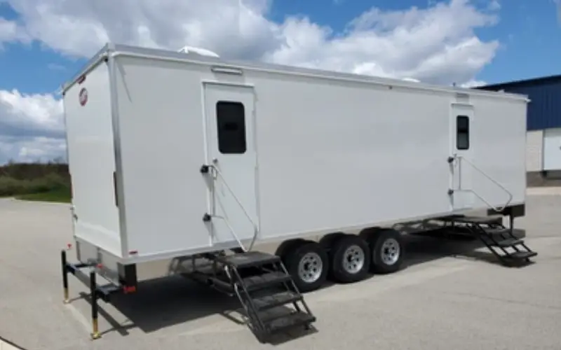 portable bathroom rental